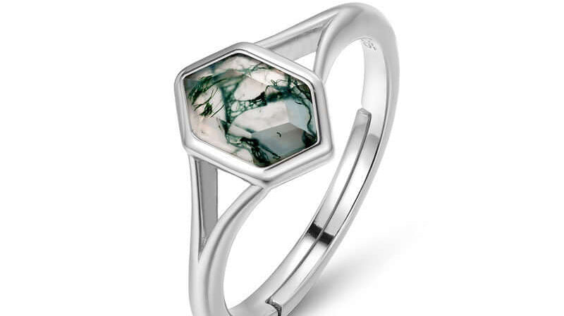 Unveiling the Timeless Elegance of Moss Agate Rings: A Tribute to Kaitlan Collins' Style